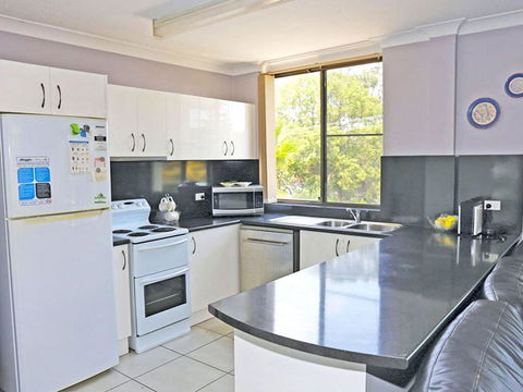 1 'The Commodore' 9-11 Donald St - Ground Floor Unit, Close To Shops, Cafe's And Marina - Tourism Townsville 1