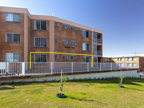 1 'Thurlow Lodge', 6 Thurlow Avenue - Air Conditioned & Pool In The Heart Of Town - Tourism Townsville 2