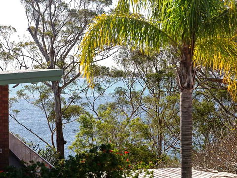 1 'Thurlow Lodge', 6 Thurlow Avenue - Air Conditioned & Pool In The Heart Of Town - Tourism Townsville 0