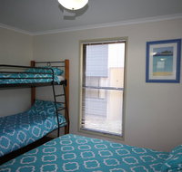 1 Naiad Court - Lowset family home with swimming pool and covered deck. Pet friendly - Tourism Townsville