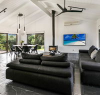 1 Oak - Rye Back Beach Accommodation - Tourism Townsville