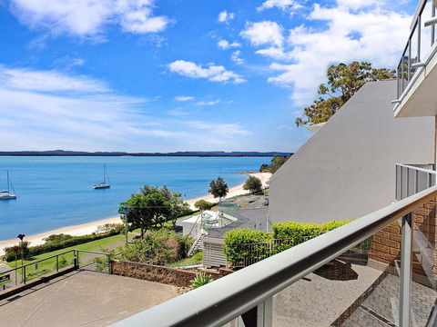 10 'Kiah' 53 Victoria Parade - Waterfront Views, AIRCON And Close To The Marina. - Tourism Townsville 0