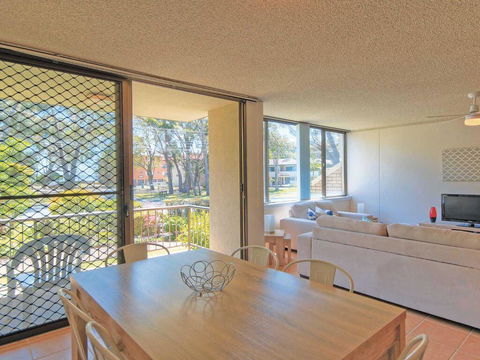 10 'Magnus Gardens' 7 Magnus Street - Air Conditioned & Walk To Town Centre - Tourism Townsville 3