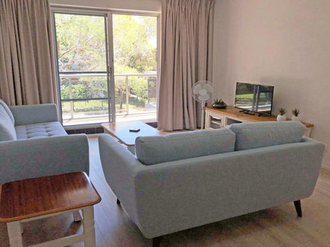 10 'Parkview', 11-13 Catalina Close - Peaceful Park Views - Tourism Townsville 1