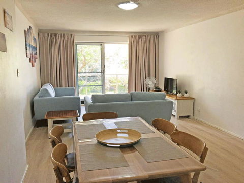 10 'Parkview', 11-13 Catalina Close - Peaceful Park Views - Tourism Townsville 2