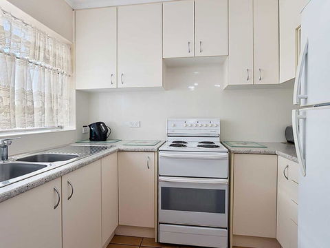 10 'Teramby Court' 104 Magnus Street - In Nelson Bay CBD With Water Views And WIFI - Tourism Townsville 1