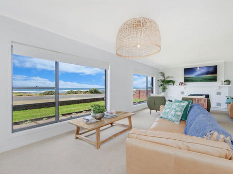 10 OCEAN VILLA - Tourism Townsville 1
