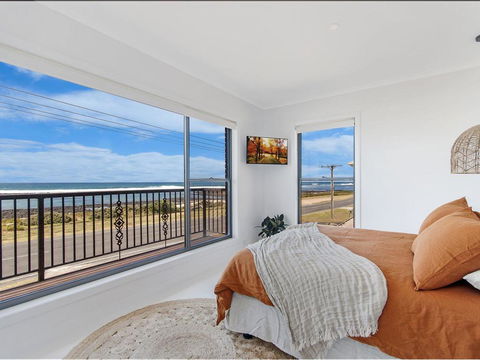 10 OCEAN VILLA - Tourism Townsville 0