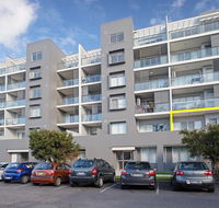 104 'The Shoal' 6-8 Bullecourt Street - linen included  under 200m to beach - Tourism Townsville
