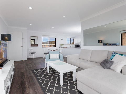 11 'Intrepid' , 3 Intrepid Close - Absolute Beachfront Bliss - Tourism Townsville 2