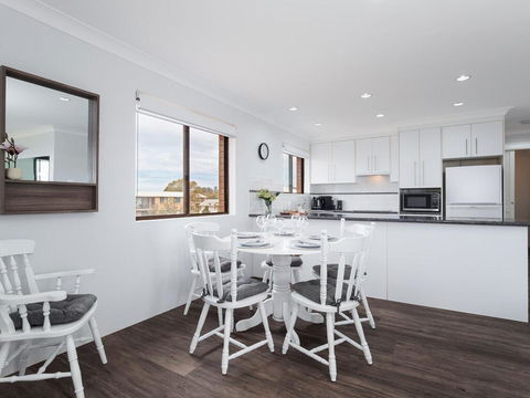 11 'Intrepid' , 3 Intrepid Close - Absolute Beachfront Bliss - Tourism Townsville 3