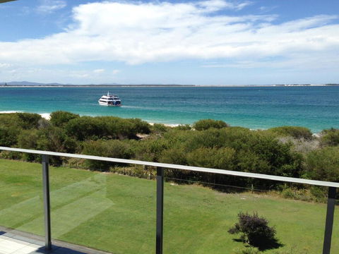 11 'Luskin Lodge' 29 Weatherly Close - Stunning Water Views - Tourism Townsville 0