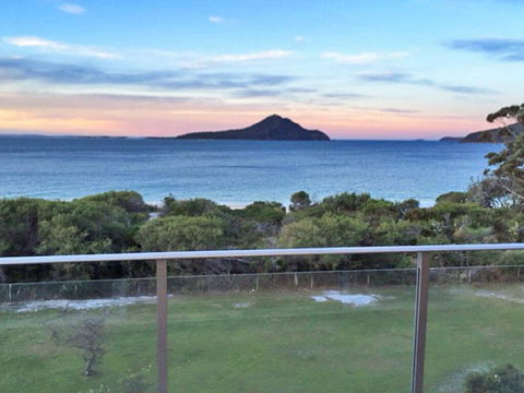 11 'Luskin Lodge' 29 Weatherly Close - Stunning Water Views - Tourism Townsville 1