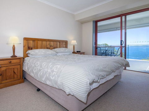 12 'Le Vogue', 16 Magnus St - Sensational Water Views, Lift, Pool & Tennis Court - Tourism Townsville 2