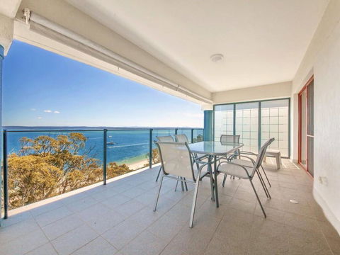 12 'Le Vogue', 16 Magnus St - Sensational Water Views, Lift, Pool & Tennis Court - Tourism Townsville 0
