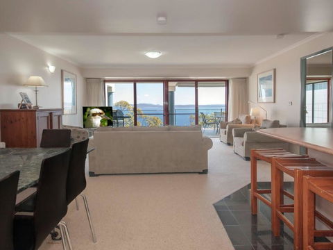 12 'Le Vogue', 16 Magnus St - Sensational Water Views, Lift, Pool & Tennis Court - Tourism Townsville 1