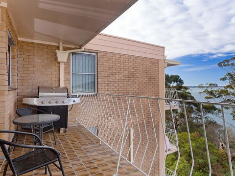12 'Thurlow Lodge', 6 Thurlow Avenue - Water Views, Pool And Central Location - Tourism Townsville 2