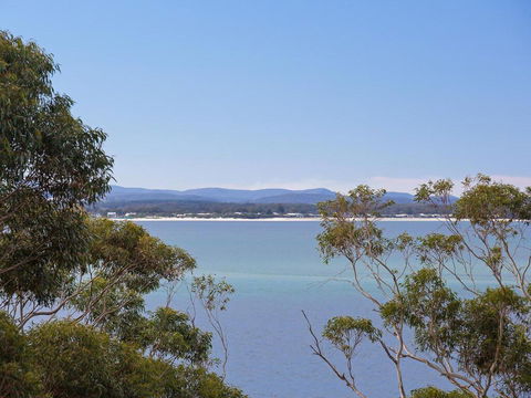 12 'Thurlow Lodge', 6 Thurlow Avenue - Water Views, Pool And Central Location - Tourism Townsville 0