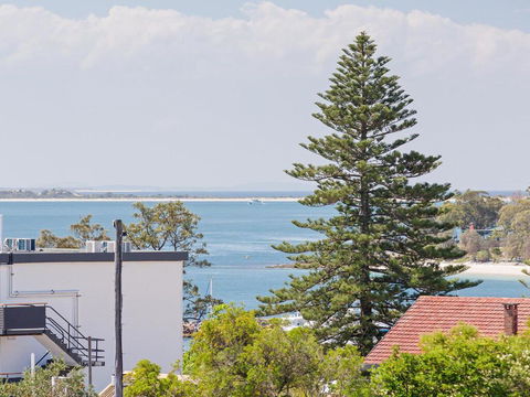 13 'Cote D'Azur', 61 Donald Street - Lovely Unit With Air Con, Pool, Lift And WiFi - Tourism Townsville 0