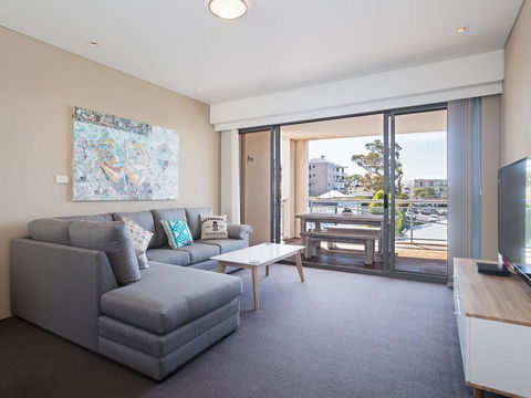 13 'Cote D'Azur', 61 Donald Street - Lovely Unit With Air Con, Pool, Lift And WiFi - Tourism Townsville 1