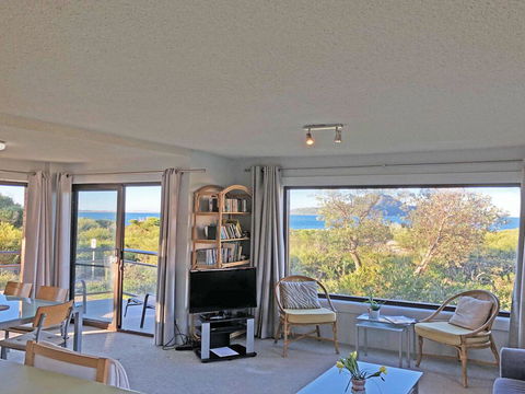 14 'Intrepid', 3 Intrepid Close - Unlimited Magnificent Water Views - Tourism Townsville 3