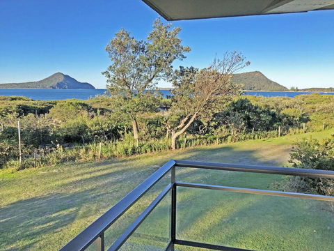 14 'Intrepid', 3 Intrepid Close - Unlimited Magnificent Water Views - Tourism Townsville 0