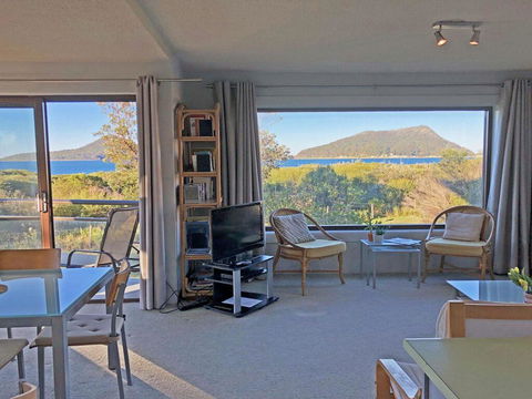 14 'Intrepid', 3 Intrepid Close - Unlimited Magnificent Water Views - Tourism Townsville 2
