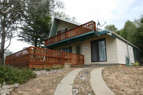 14 Cobbon Crescent Jindabyne - Tourism Townsville 3
