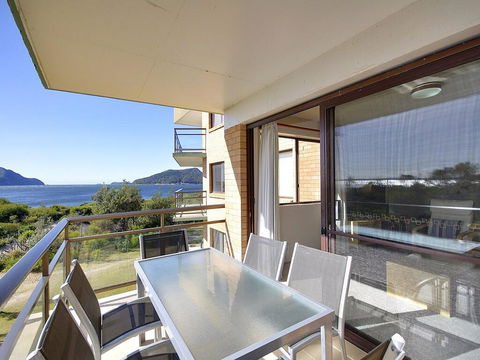 15 'Intrepid', 3 Intrepid Close - Right On The Beachfront - Tourism Townsville 0