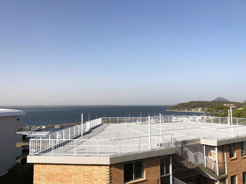 15 Dolphin Cove, 2 - 6 Government Rd - Stunning Penthouse With Views, Lift & Ducted Air Conditioning - Tourism Townsville 0