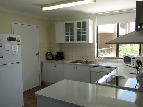 17 'The Commodore' 9-11 Donald Street - Pleasant Unit With Open Plan Living - Tourism Townsville 3