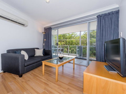 18 'Shoal Bay Beach Apartments' - Fantastic Air Conditioned Unit With A Pool & Lift - Tourism Townsville 3
