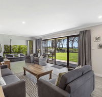 19 'Bay Parklands' 2 Gowrie Avenue - ground floor renovated unit with water views  WIFI - Tourism Townsville