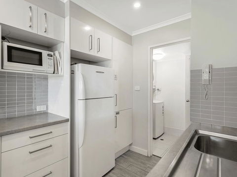 19 'Bay Parklands', 2 Gowrie Avenue - Ground Floor Renovated Unit With Water Views & WIFI - Tourism Townsville 2