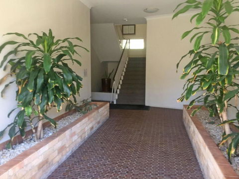 2 'Bronte Court' 17 Magnus Street - Air Con, Complex Pool And Centrally Located - Tourism Townsville 1