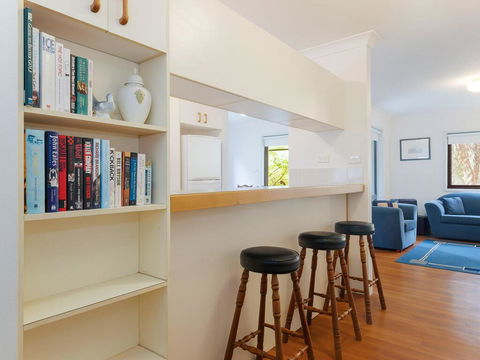 2 'Carindale', 19-23 Dowling Street - Pool, Tennis Court, Close To Town - Tourism Townsville 1