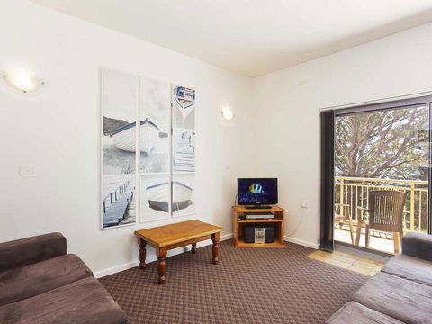 2 'Fiddlers Green' 62 Magnus Street - Ground Floor Unit Walking Distance To Nelson Bay - Tourism Townsville 3