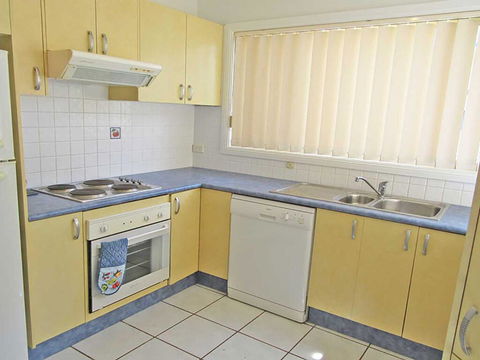 2 'Mahi Mahi', 5 Achilles Street - 3 Bedroom Between Shoal Bay And Little Beach - Tourism Townsville 3
