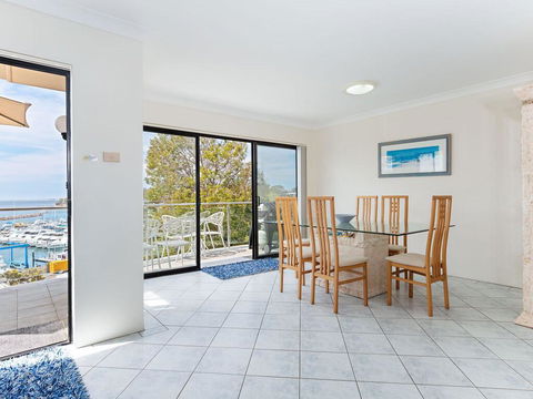2 'Paradiso', 4 Laman Street - Beautiful Unit With Stunning Water Views & Pool - Tourism Townsville 2