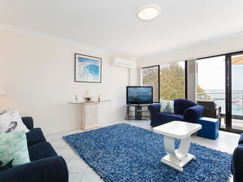 2 'Paradiso', 4 Laman Street - Beautiful Unit With Stunning Water Views & Pool - Tourism Townsville 3