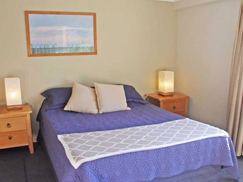 2 'Seashells' 21-23 Magnus Street - Pool , Lift , Aircon - Tourism Townsville 2
