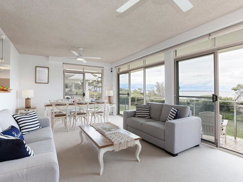 2 'The Helm' 22 Voyager Cl - Stunning Waterfront Unit With Air Conditioning - Tourism Townsville 2