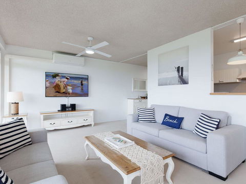 2 'The Helm' 22 Voyager Cl - Stunning Waterfront Unit With Air Conditioning - Tourism Townsville 3