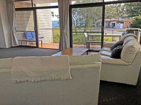 2 'Villa Ellisa', 8-10 Columbia Cl - Beautiful Water Views & Directly Across To Little Beach - Tourism Townsville 2