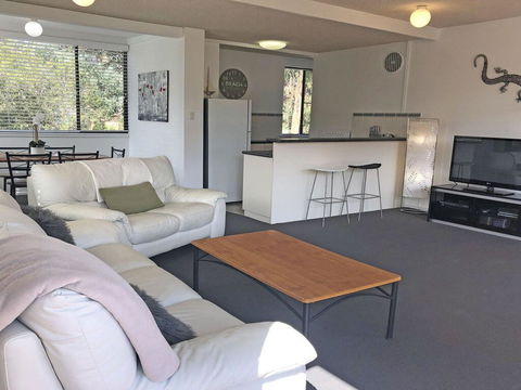 2 'Villa Ellisa', 8-10 Columbia Cl - Beautiful Water Views & Directly Across To Little Beach - Tourism Townsville 1
