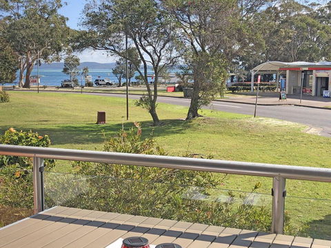 2 'Villa Ellisa', 8-10 Columbia Cl - Beautiful Water Views & Directly Across To Little Beach - Tourism Townsville 3