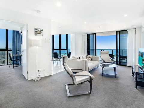 2 Bedroom Ocean View Apartment In Surfers Paradise - Tourism Townsville 0