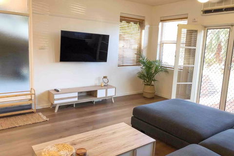 2 Bedroom, SHORT Walk To CBD,BEACH And DARBY ST - Tourism Townsville 0
