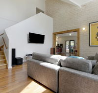 2 Marma Retreat with jacuzzi heated pool pet friendly Foxtel - Tourism Townsville