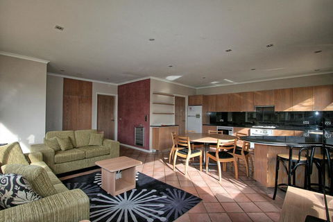 2 Munyang Street, Jindabyne - Tourism Townsville 0